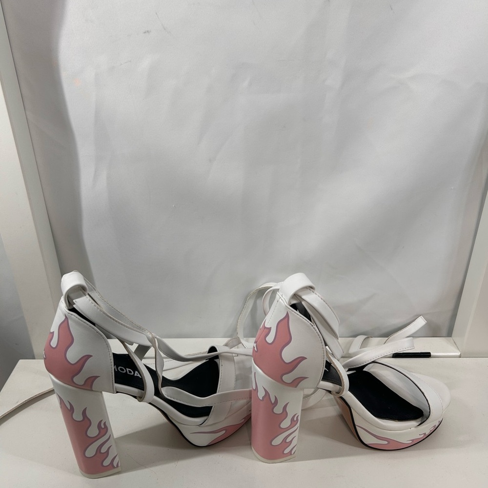 NWOT Lamoda pink and white Fire Flame platform heel sexy feminine Posh 6 in heel